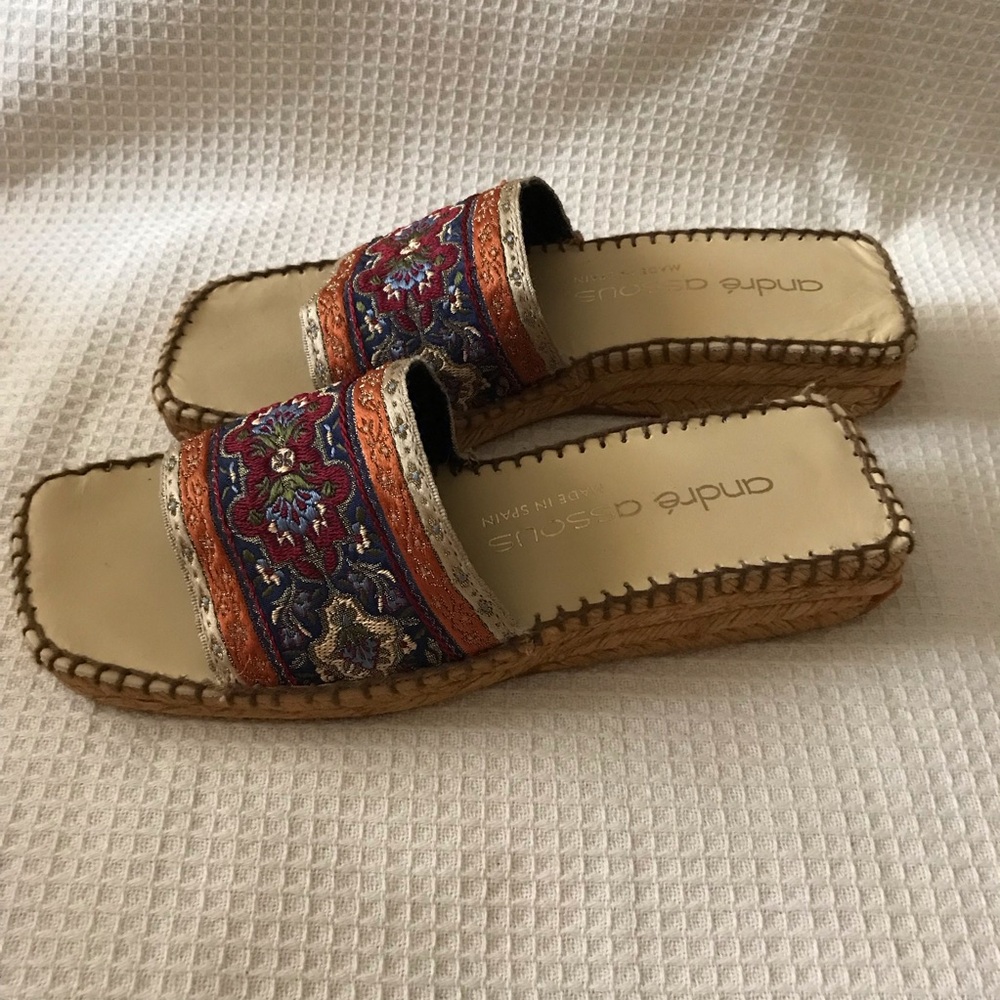 André Assous Handcrafted Wedges NWOT